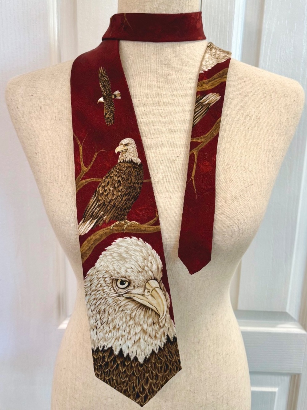 Vintage Men's 100% Silk Tie, Eagles by Endangered Species, by Marc Dennis C 1995